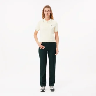 Damenhose mit geradem Schnitt und Ziernähten