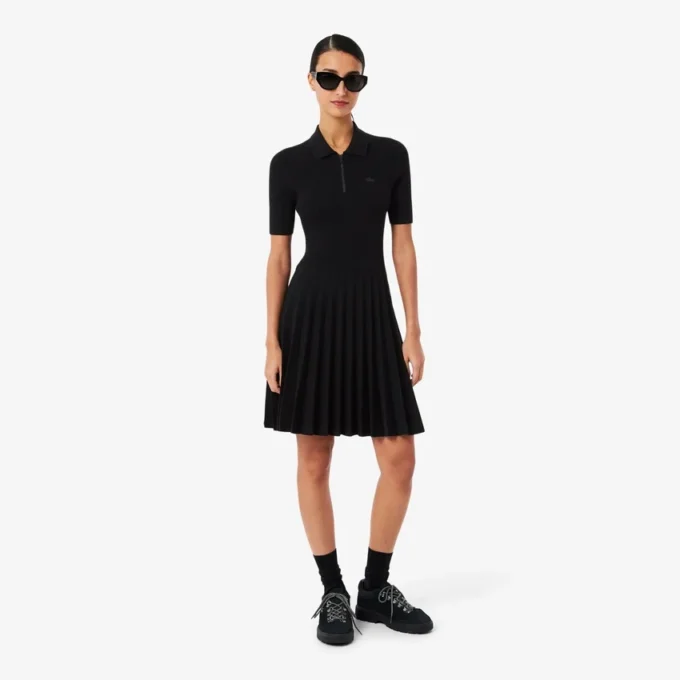Damenkleid mit Plissee und Poloshirt-Kragen