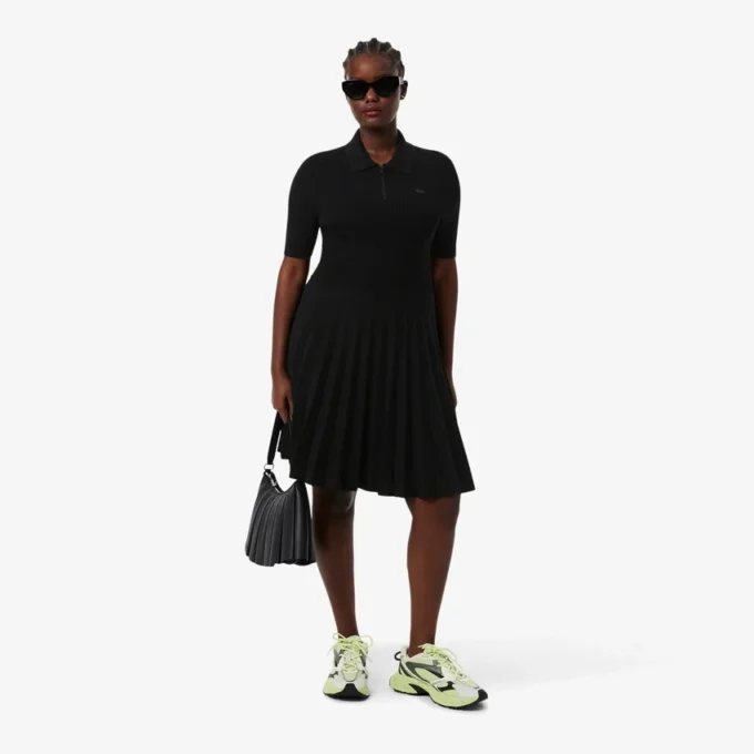 Damenkleid mit Plissee und Poloshirt-Kragen