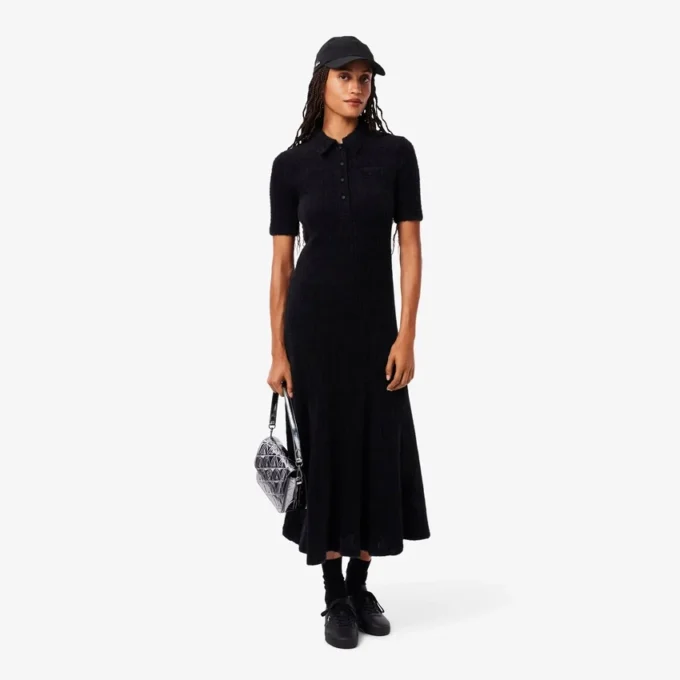 Damenkleid mit Polo-Kragen aus flauschigem Rippstrick