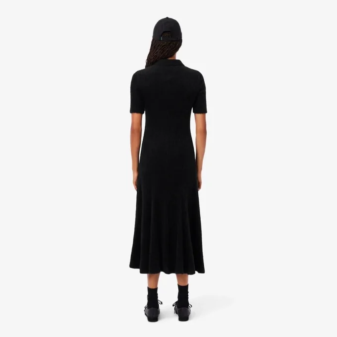 Damenkleid mit Polo-Kragen aus flauschigem Rippstrick