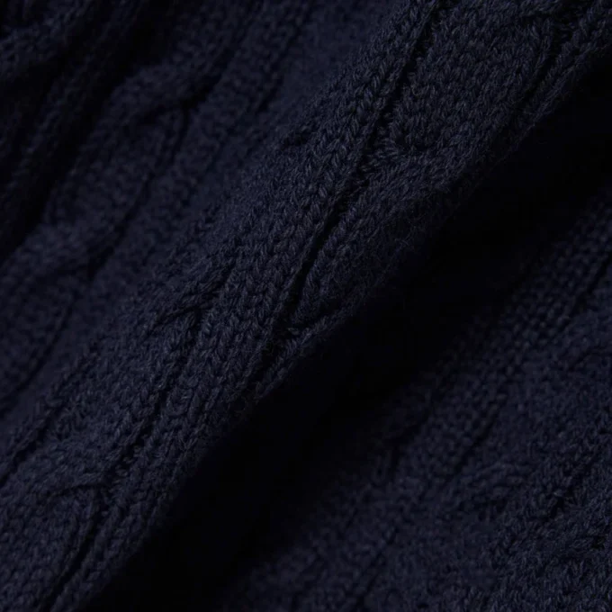 Gestreifter Pullover mit Zopfmuster und Poloshirt-Kragen