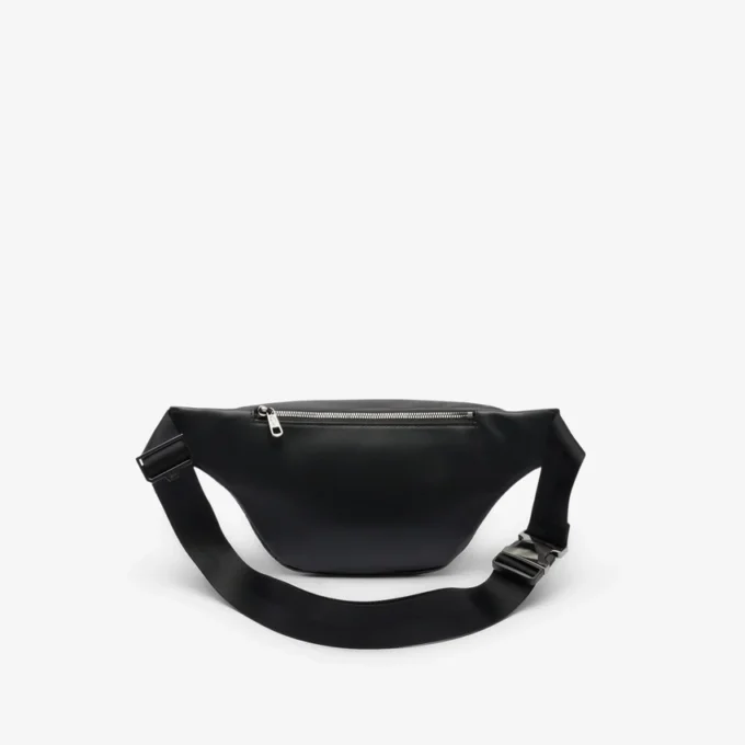 Gürteltasche aus geprägtem Leder mit Monogramm