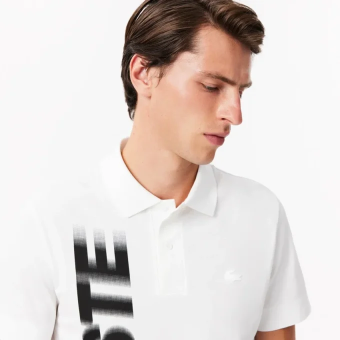 Herren-Poloshirt mit Regular Fit und „Lacoste Movement“-Print