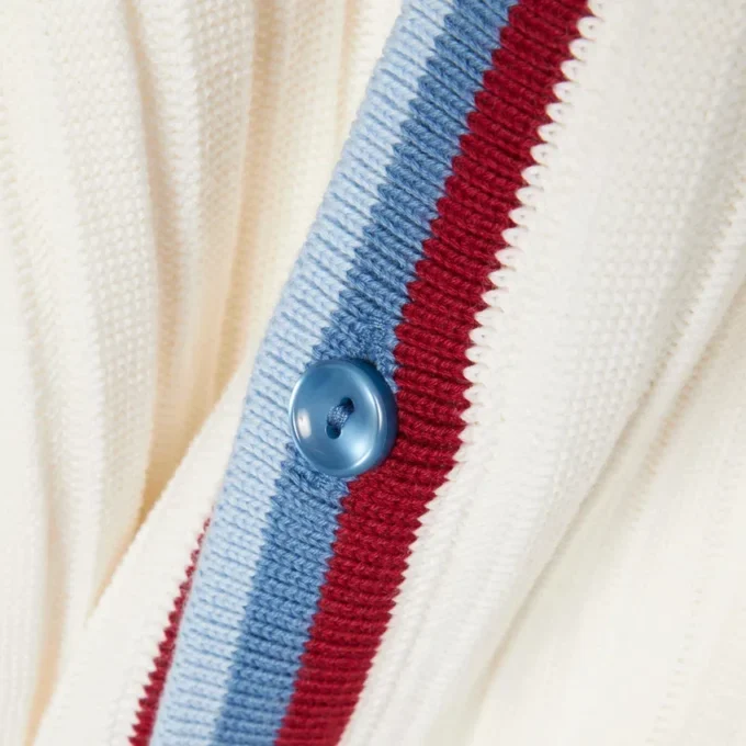 In Frankreich hergestellte Strickjacke in Archiv-Edition