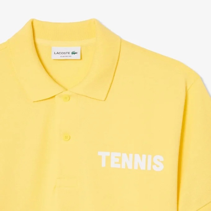 Klassisch geschnittenes Petit-Piqué-Poloshirt mit Aufdruck