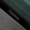 Kleine Leder-Umhängetasche mit Monogramm und Klappe
