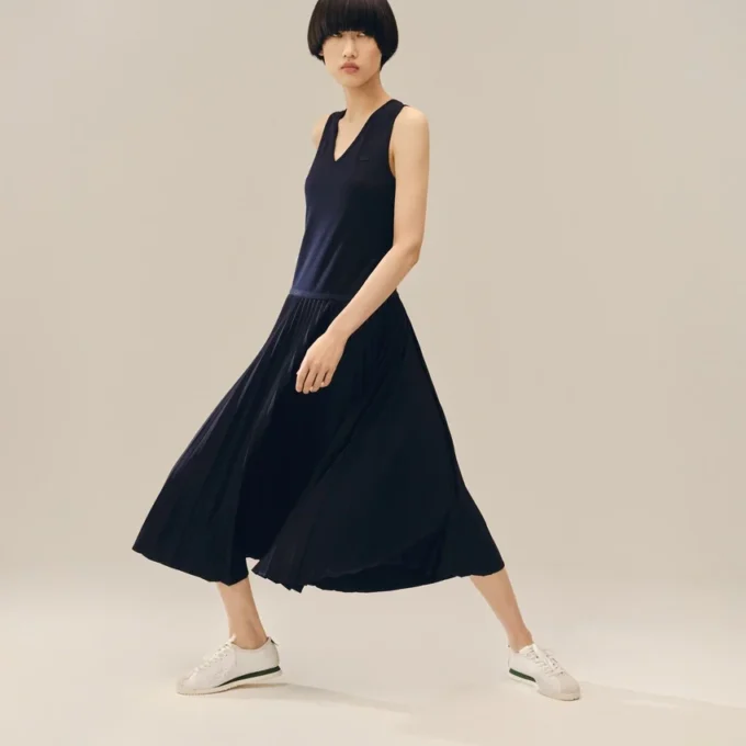 Langes, ärmelloses Plisseekleid