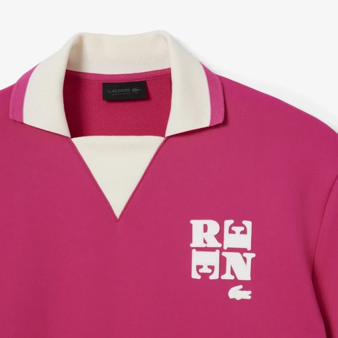 Oversized-Satin-Poloshirt mit Runway-Badge-Akzent