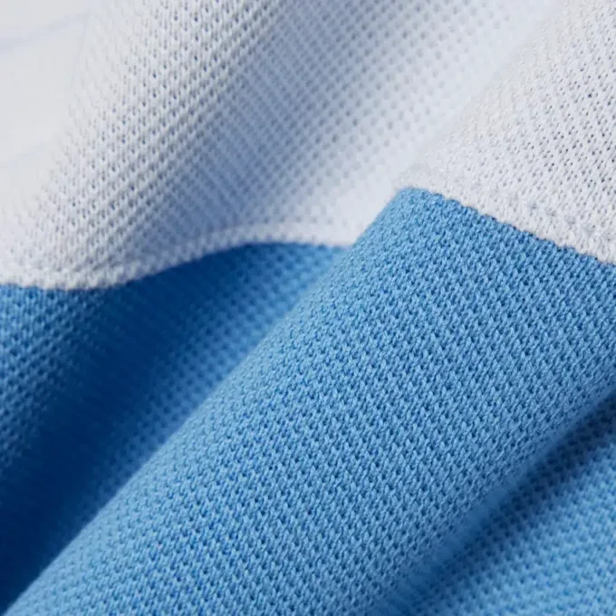 Petit Piqué Poloshirt mit Farbblock-Design