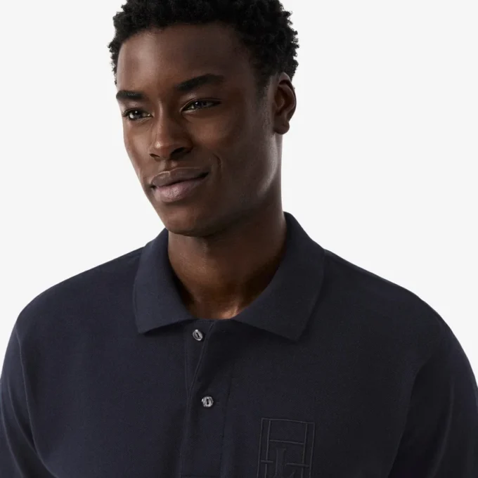 Petit-Piqué-Poloshirt mit Stickerei im klassischen Schnitt