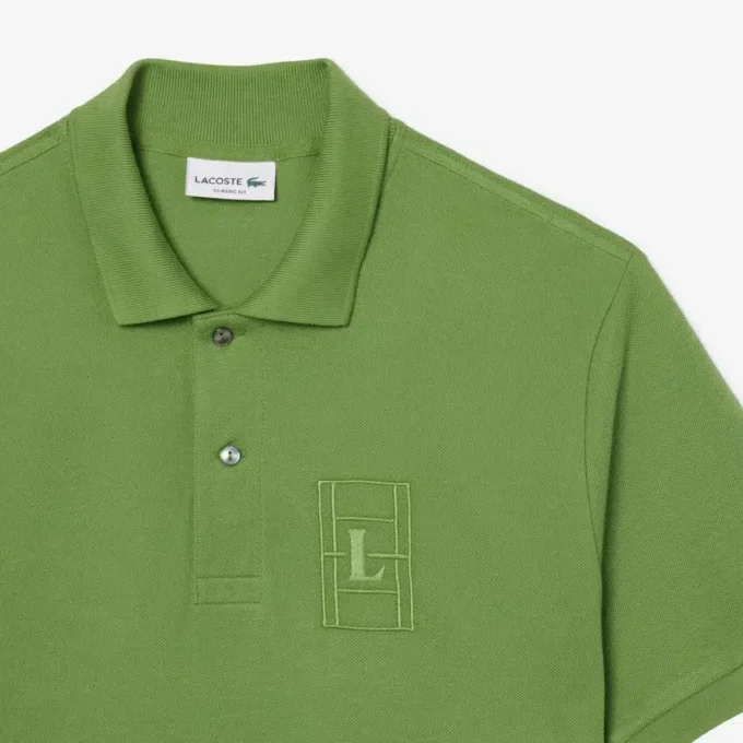 Petit-Piqué-Poloshirt mit Stickerei im klassischen Schnitt