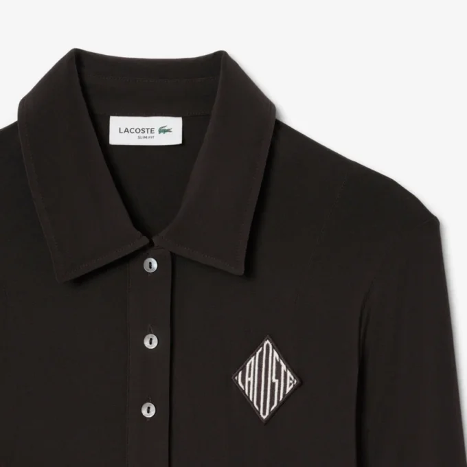 Polo-Kleid mit gesticktem Emblem und schmaler Passform