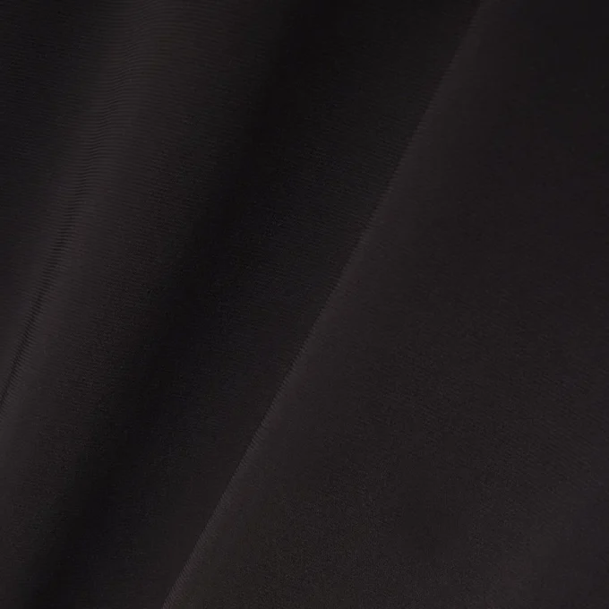 Polo-Kleid mit gesticktem Emblem und schmaler Passform