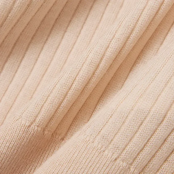 Pullover aus Merinowolle mit 3D-Rippenstrick und Poloshirt-Kragen