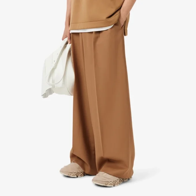 Runway-Hose aus Wolle mit weitem Schnitt