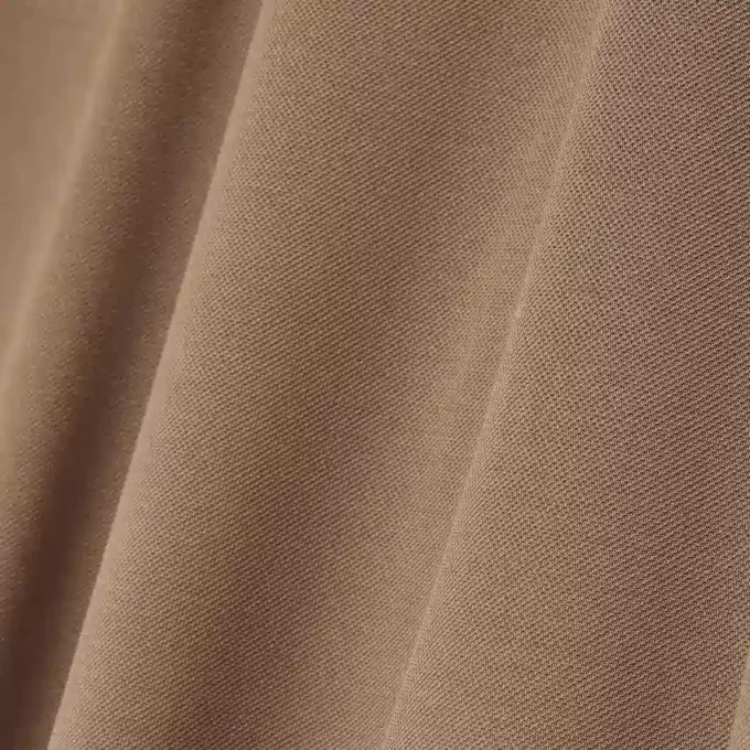 Runway-Maxikleid mit Polokragen aus Seide