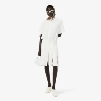 Runway-Poloshirt-Kleid mit Plissee und Stickerei