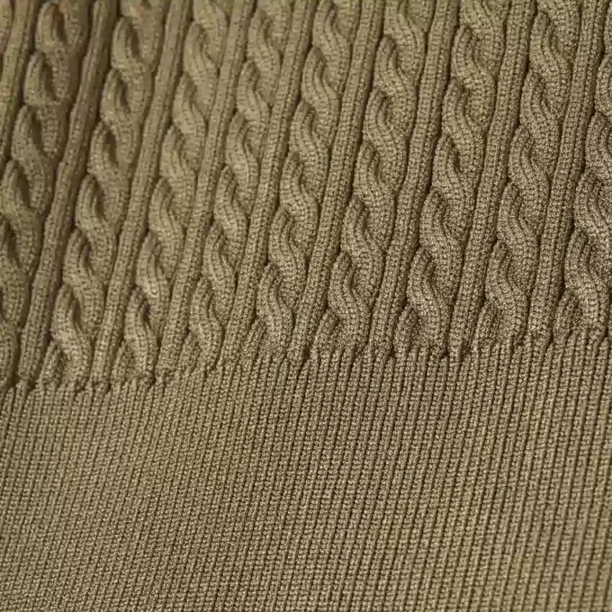 Runway-Pullover mit Zopfmuster und Poloshirt-Kragen