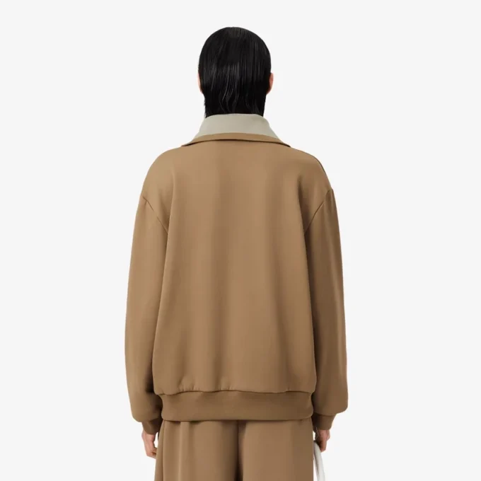 Runway-Sweatshirt mit hohem Kragen, Reißverschluss und Emblem